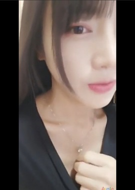 シャワーオナニーする中国美少女