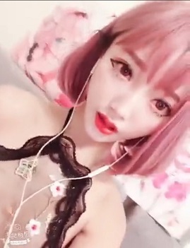 中国セクシー娘のパンツが細過ぎで完全にオマンコ見えてますｗ