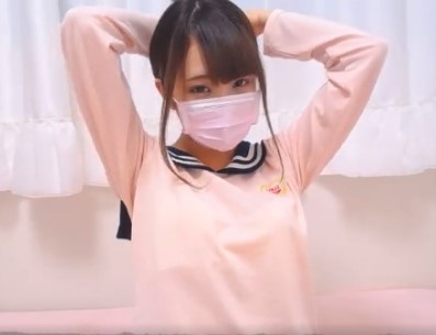 激可愛い清楚な美女JKが制服からエッチな体を見せエロ配信