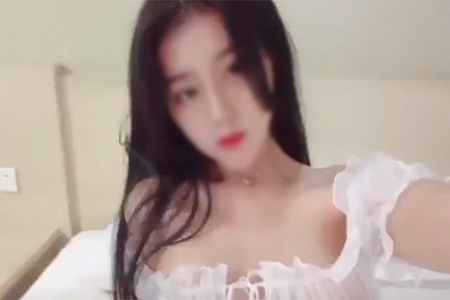 中国美女の指入れオナニー！